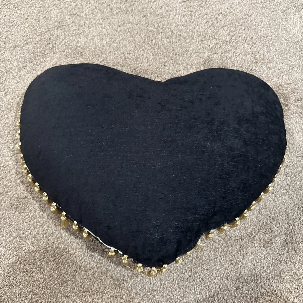 Black Heart Pillow 